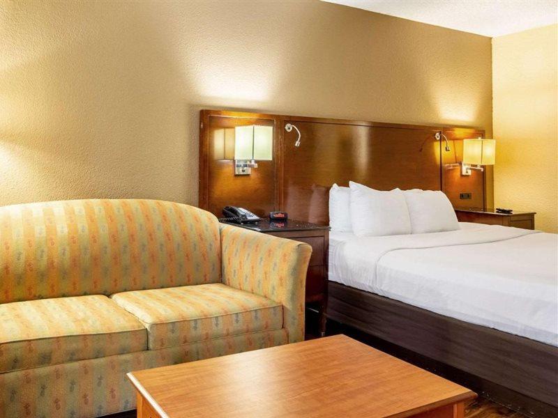 Econo Lodge Naval Station Норфолк Экстерьер фото