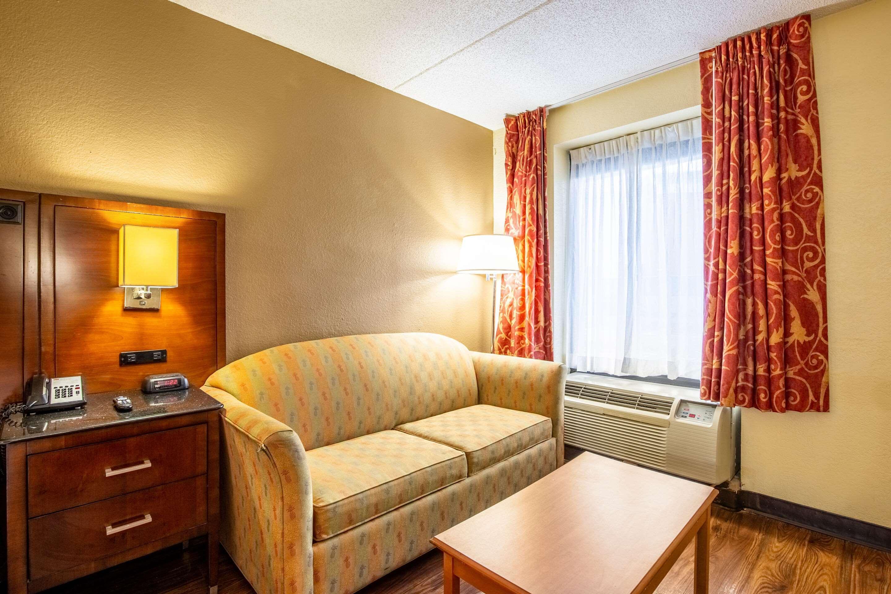 Econo Lodge Naval Station Норфолк Экстерьер фото